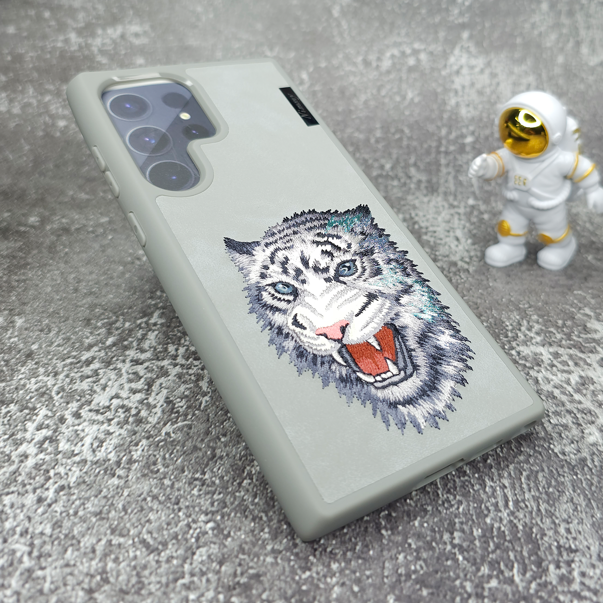 Samsung S24 Ultra Back Cover with Nimmy 3D Print - Tiger Variant Samsung S24 Ultra Back Cover with Nimmy 3D Print - Tiger Variant
